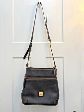 Dooney Bourke Pebble Grain Leather Crossbody Shoulder Bag Black Medium